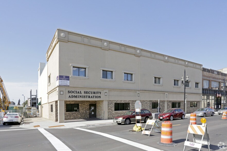 More Photos Of 5618-5624 6th Ave, Kenosha Office For Lease