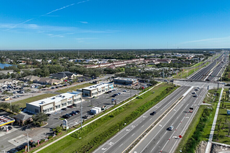 Primary Photo Of 7020 Big Bend Rd, Gibsonton General Retail For Lease