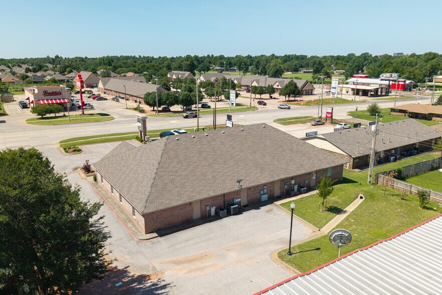 More Photos Of 543 E Ok-152, Mustang Office For Sale