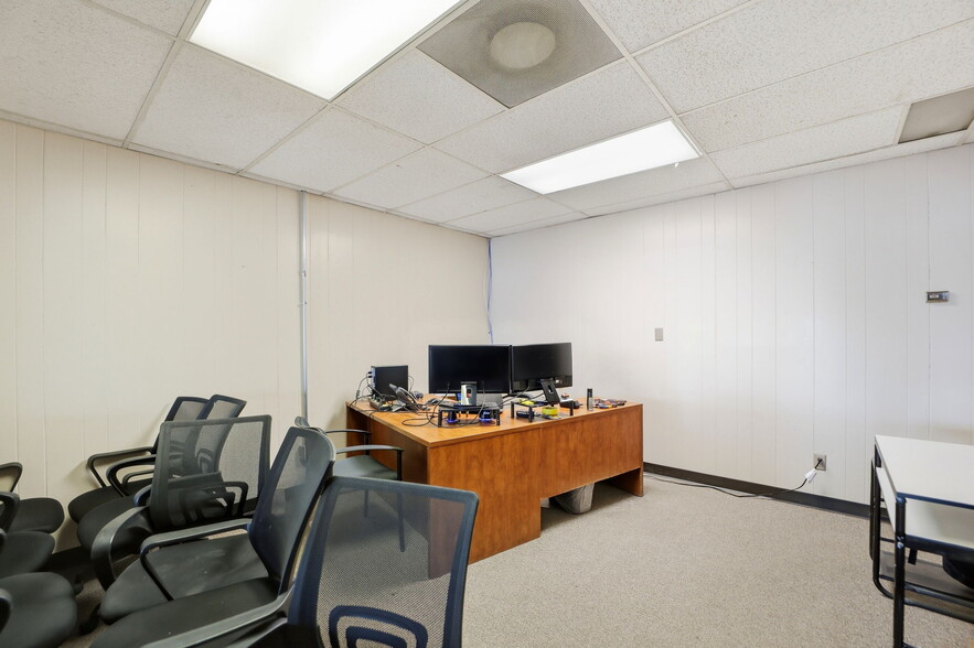 More Photos Of 405 W Fillmore St, Colorado Springs Auto Dealership For Sale