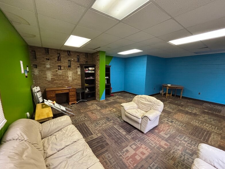 More Photos Of 961 E Maple St, Holly Religious Facility For Sale