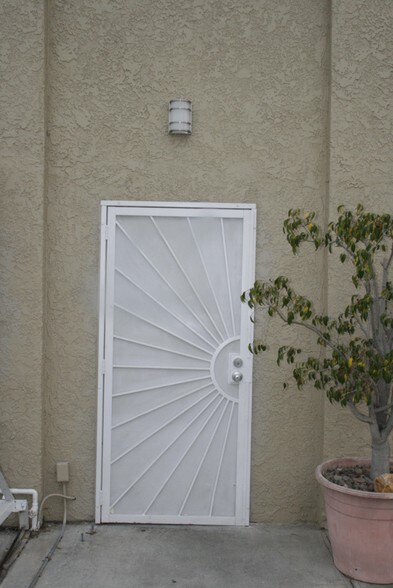 More Photos Of 25915 Senator Ave, Harbor City Warehouse For Lease