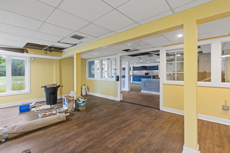 More Photos Of 1335 US ROUTE 1, Yarmouth Restaurant For Sale