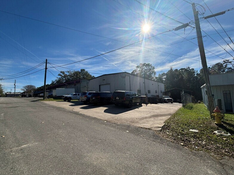 More Photos Of 1211 Commercial Park Dr, Tallahassee Warehouse For Sale