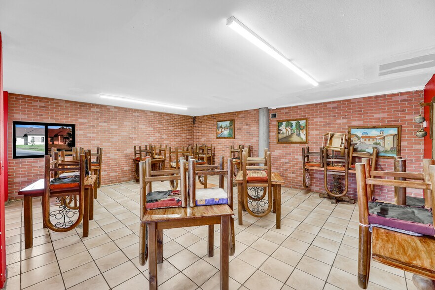 More Photos Of 8040 N Val Verde Rd, Donna Restaurant For Sale