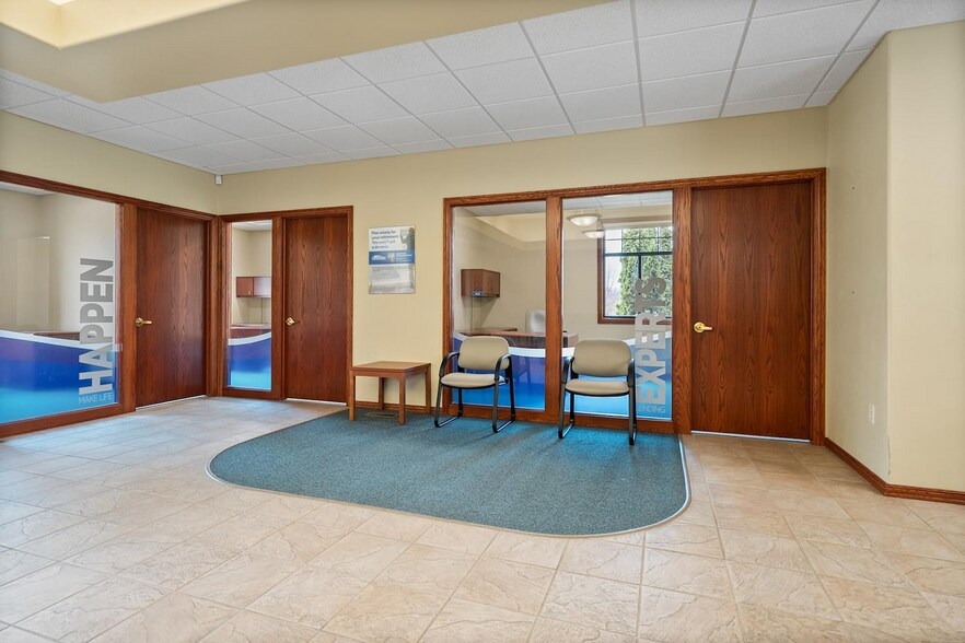More Photos Of 2521 Steffens Ct, Green Bay Bank For Sale