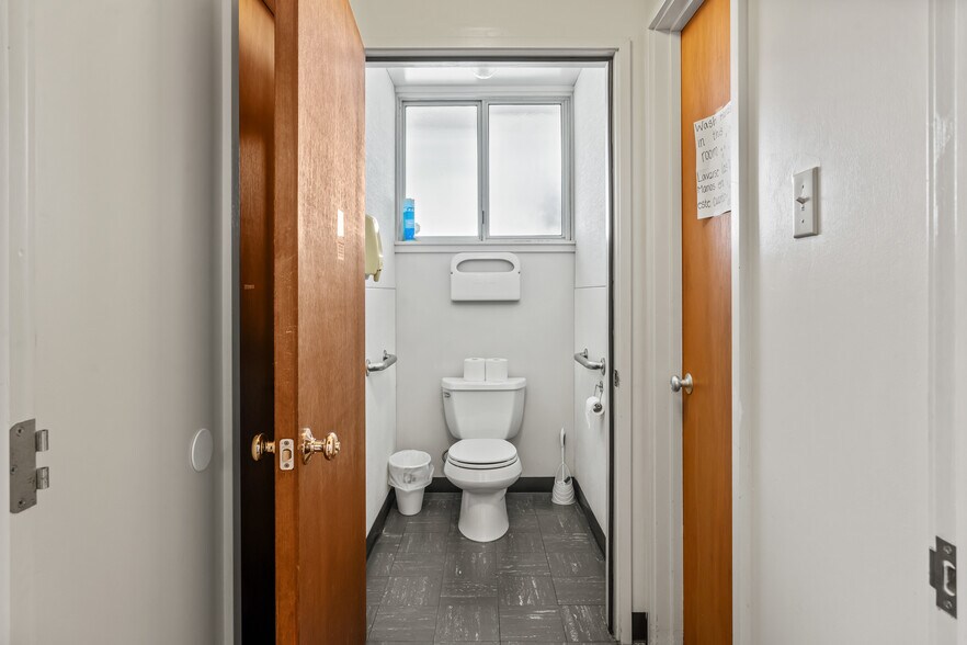 More Photos Of , Ukiah Office For Sale