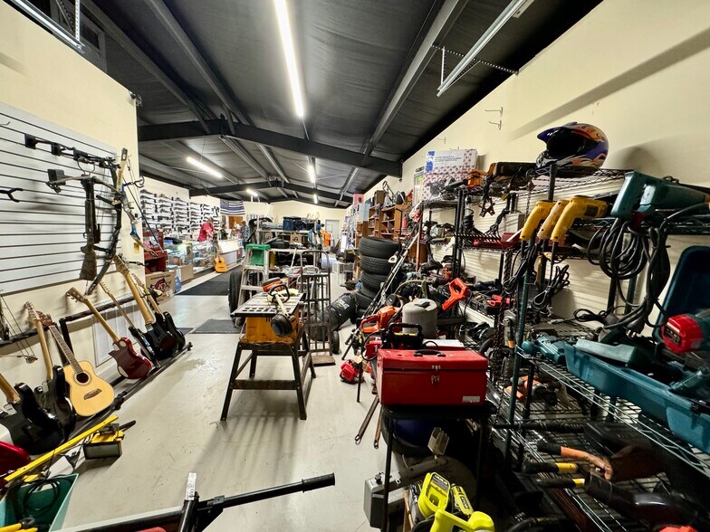 More Photos Of 300 W Broadway St, Morrilton Storefront For Sale