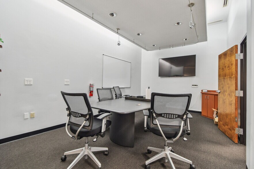 More Photos Of 10901 Danka Cir N, Saint Petersburg Office For Sale