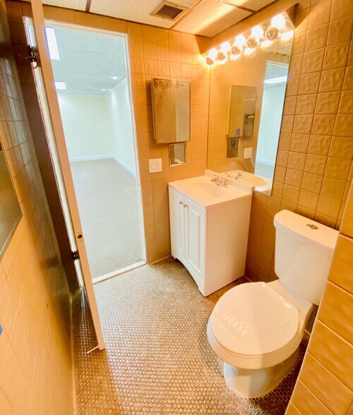 More Photos Of 13201-13207 NE 16th Ave, North Miami Office For Lease