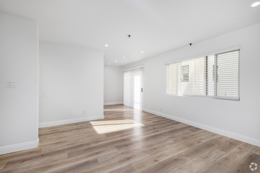 More Photos Of 6543 Franklin Ave, Hollywood Apartments For Sale