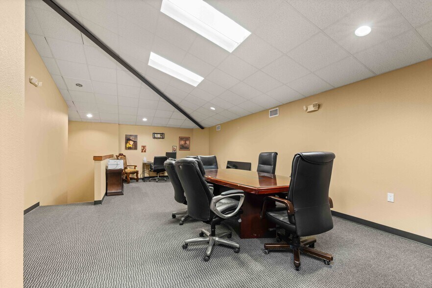 More Photos Of 3801 Knapp Rd, Pearland Loft Creative Space For Sale