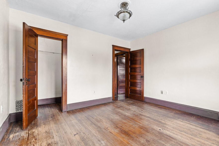 More Photos Of 15522 Madison Ave, Lakewood General Retail For Sale