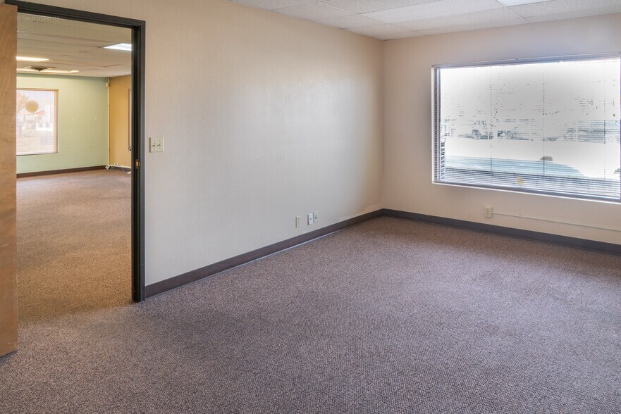 More Photos Of 815-817 N Central Ave, Medford Storefront For Lease