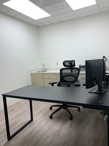 More Photos Of 35801-36091 US Hwy 19 N, Palm Harbor Freestanding For Lease