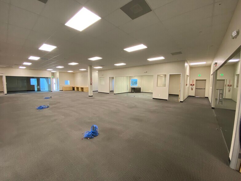 More Photos Of 9160 Deering Ave, Chatsworth Warehouse For Lease