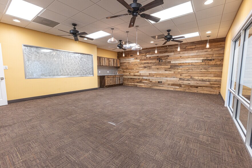 More Photos Of 3401 Southern Trce, The Villages Office For Sale