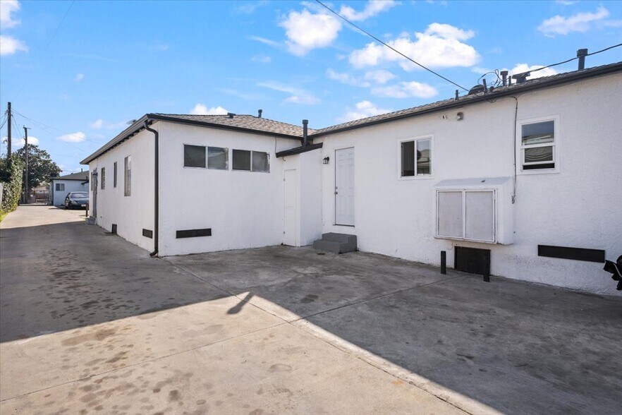 More Photos Of 1525 W 105th St, Los Angeles Apartments For Sale
