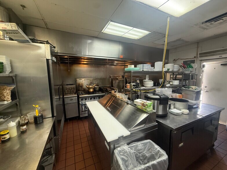 More Photos Of 9400 S Eastern Ave, Las Vegas General Retail For Lease