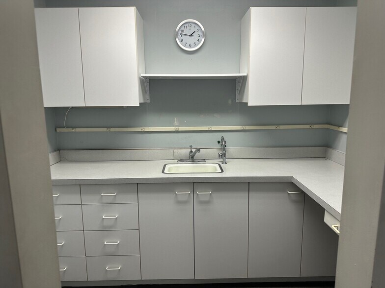 More Photos Of 2746 South St, Lincoln Office For Sale