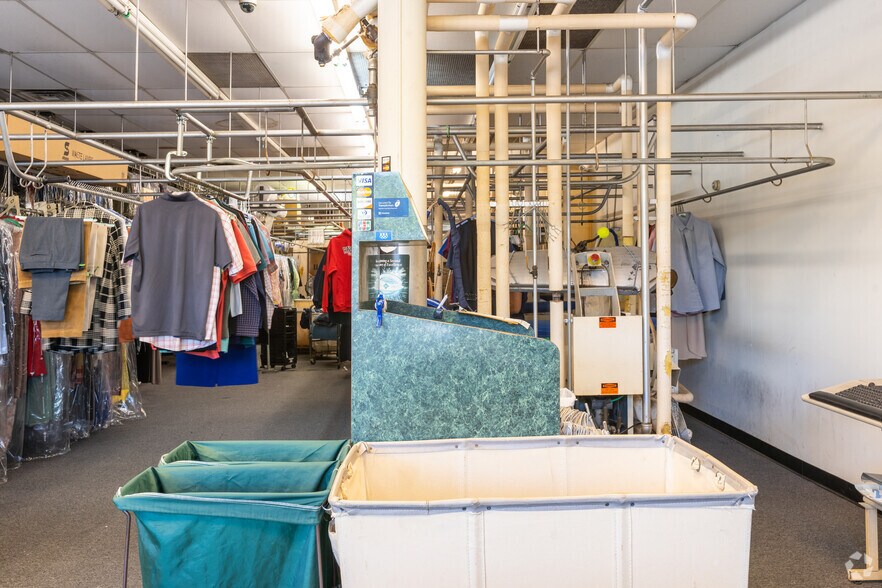 More Photos Of 2695 S Broad St, Hamilton General Retail For Lease