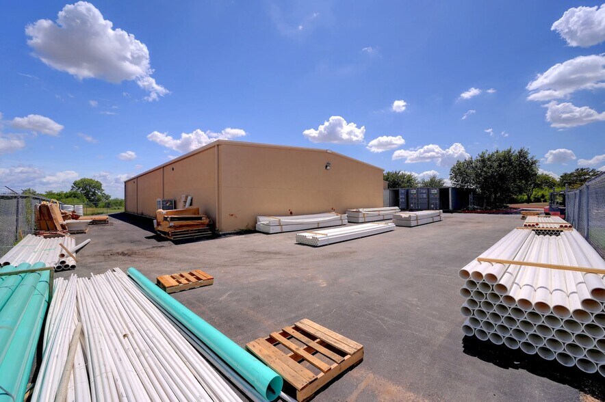 More Photos Of 1300 Universal City Blvd, Universal City Warehouse For Sale