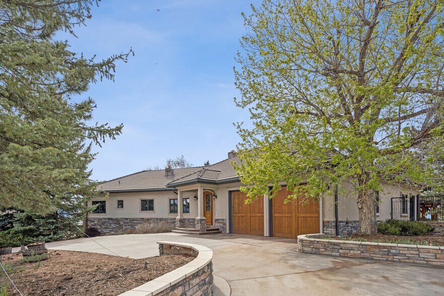 More Photos Of 1751 W Wolfensberger Rd, Castle Rock Flex For Sale
