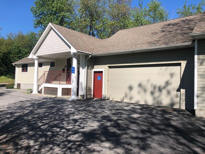 More Photos Of 2109 Forest Dr, Annapolis Showroom For Sale