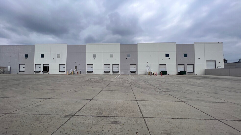 More Photos Of 6000 Bandini Blvd, Commerce Warehouse For Lease