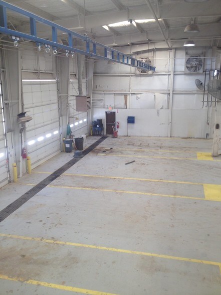 More Photos Of 2401 Sivley Rd, Artesia Truck Terminal For Sale