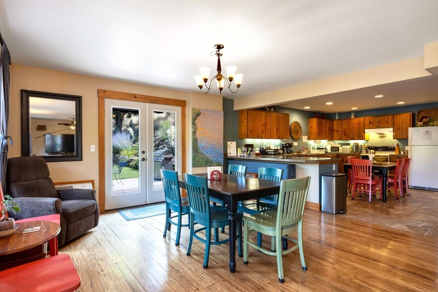 More Photos Of 210 Hartman Ave, Maupin Hotel For Sale