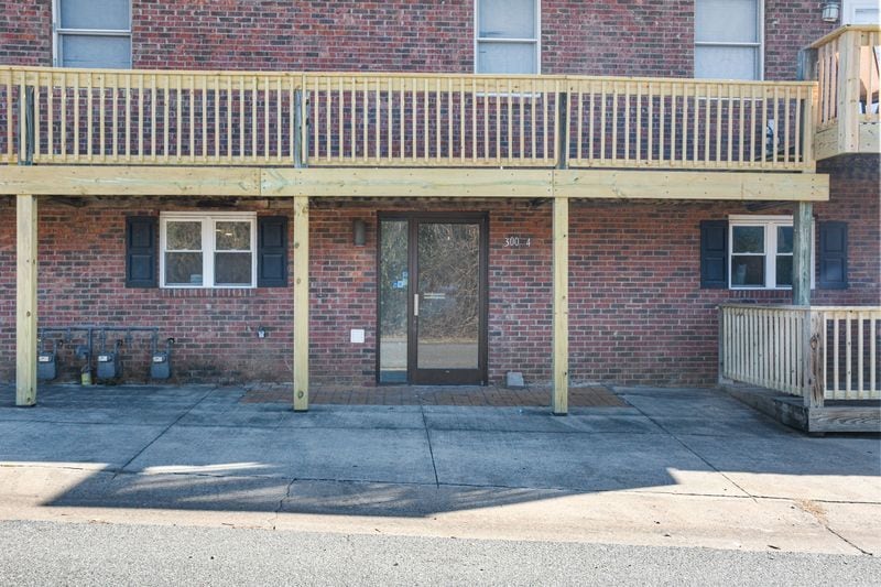 More Photos Of 300 E Gold St, Kings Mountain Office For Lease