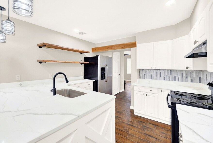 More Photos Of 285 San Antonio, Leming Multifamily For Sale