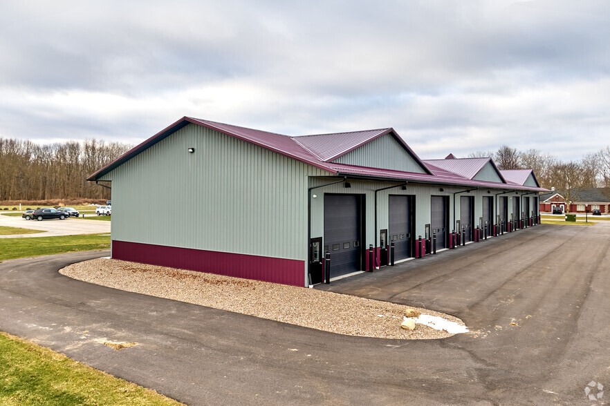 More Photos Of 10 Regency Oaks Blvd, Rochester Warehouse For Lease