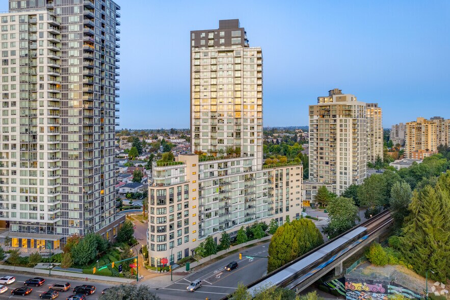 Primary Photo Of 3670 Vanness Ave, Vancouver Apartments For Sale
