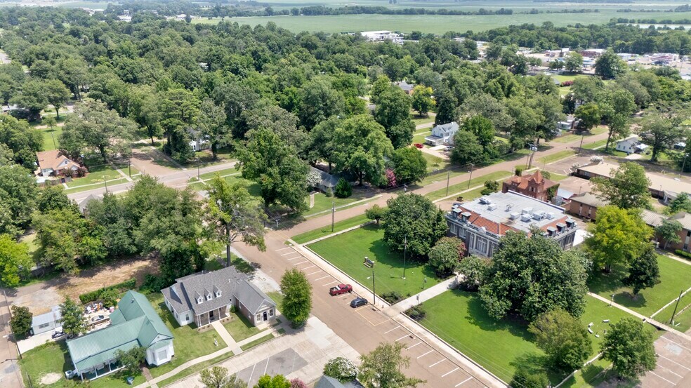 More Photos Of 987 Harris St, Tunica Office For Sale