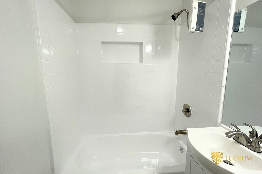 More Photos Of 20951 Roscoe Blvd, Canoga Park Apartments For Sale