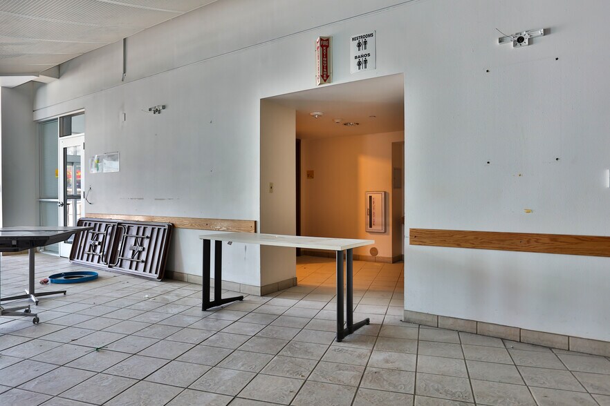 More Photos Of 7000 San Pedro Ave, San Antonio Office For Sale