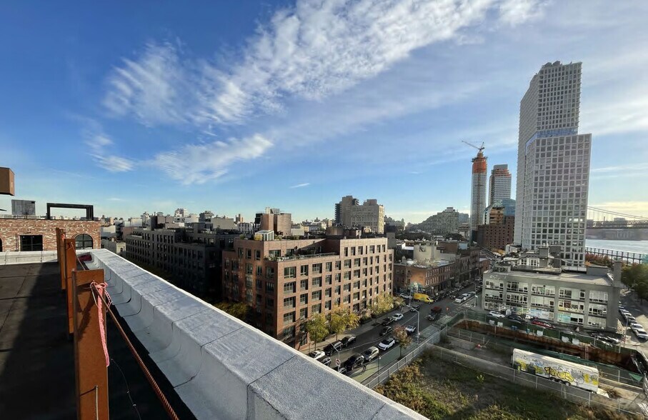 More Photos Of 200 Kent Ave, Brooklyn Office For Lease