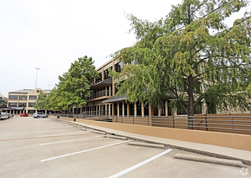 More Photos Of 5020 Riverside, Irving Unknown For Lease