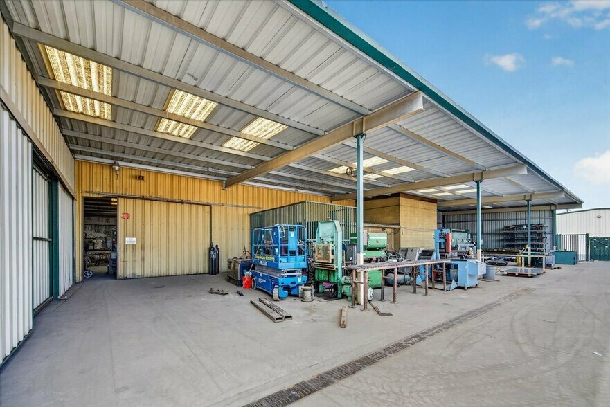 More Photos Of 149 Ashland ave, Lindsay Industrial For Sale