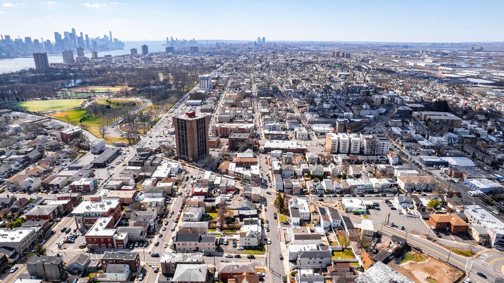 More Photos Of 390 Fairview Ave, Fairview Apartments For Sale