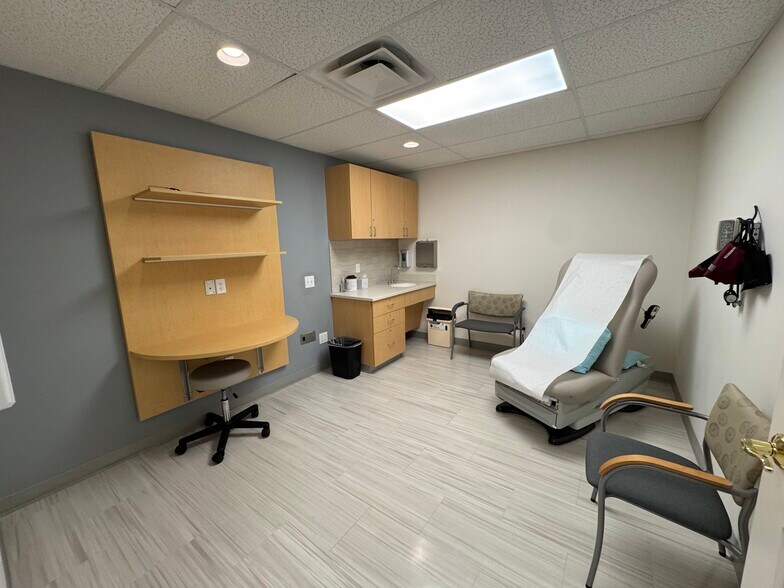 More Photos Of 5 Durham Rd, Guilford Medical For Lease