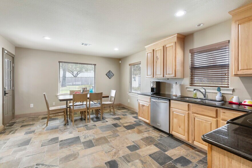 More Photos Of 8711 Hufsmith Kuykendahl Rd, Tomball Industrial For Sale