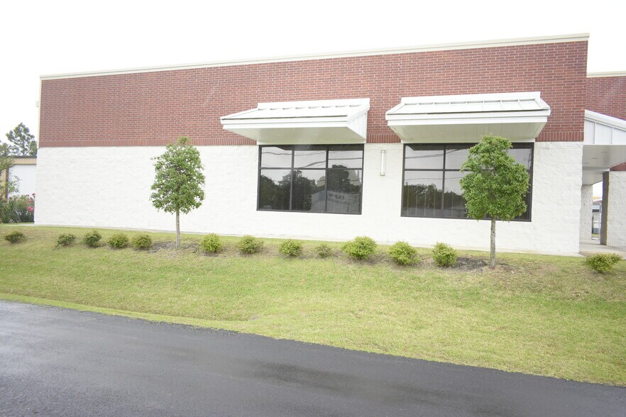 More Photos Of 1112 W Spencer Hwy, La Porte Storefront Retail Office For Lease