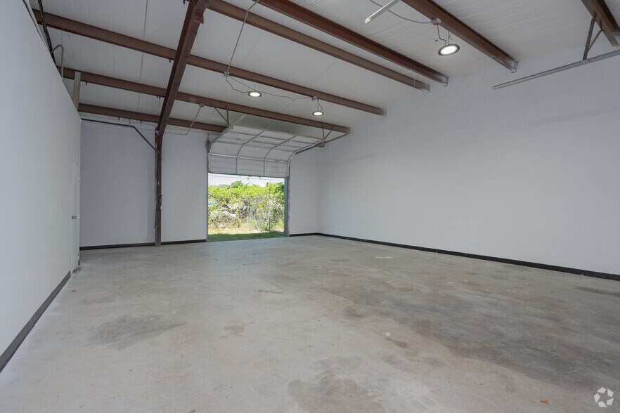 More Photos Of 5051 David Strickland Rd, Fort Worth Warehouse For Lease