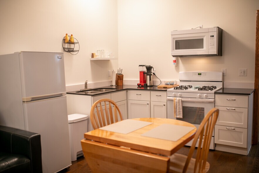 More Photos Of 201 N Main St, Elkader Flex For Sale