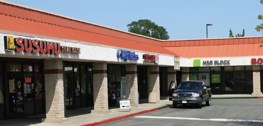 More Photos Of 1811 Douglas Blvd, Roseville Storefront For Lease