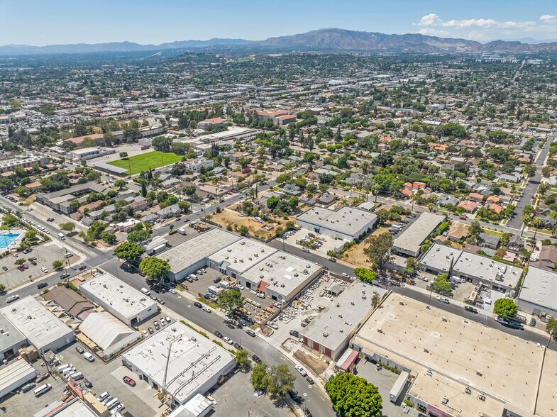 More Photos Of 425 Park Ave, San Fernando Warehouse For Sale