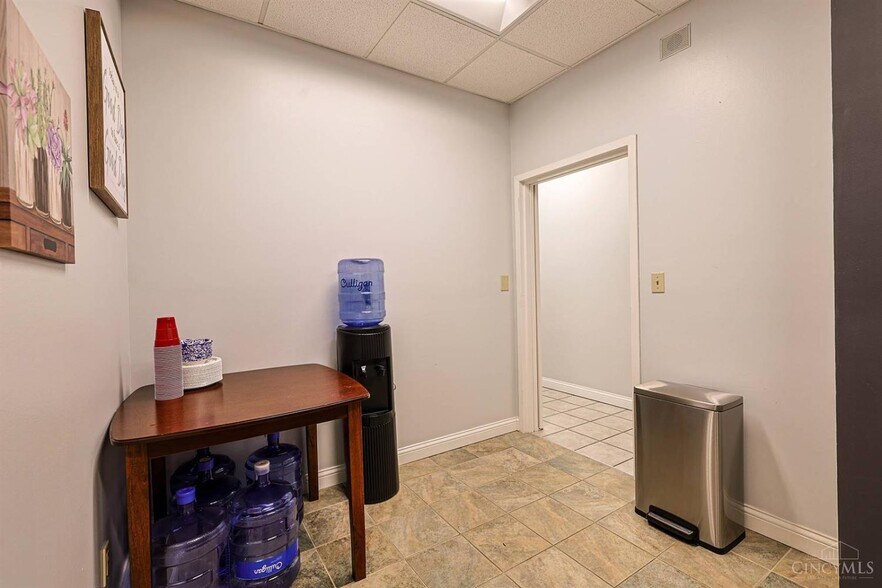 More Photos Of 5630 Bridgetown Rd, Cincinnati Office For Sale